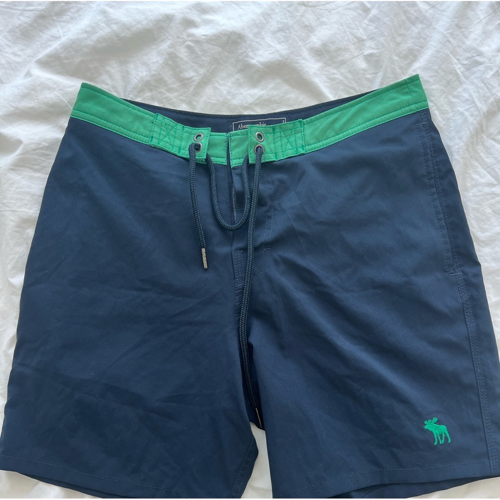 Men Abercrombie colorblock bathing suit size 28
